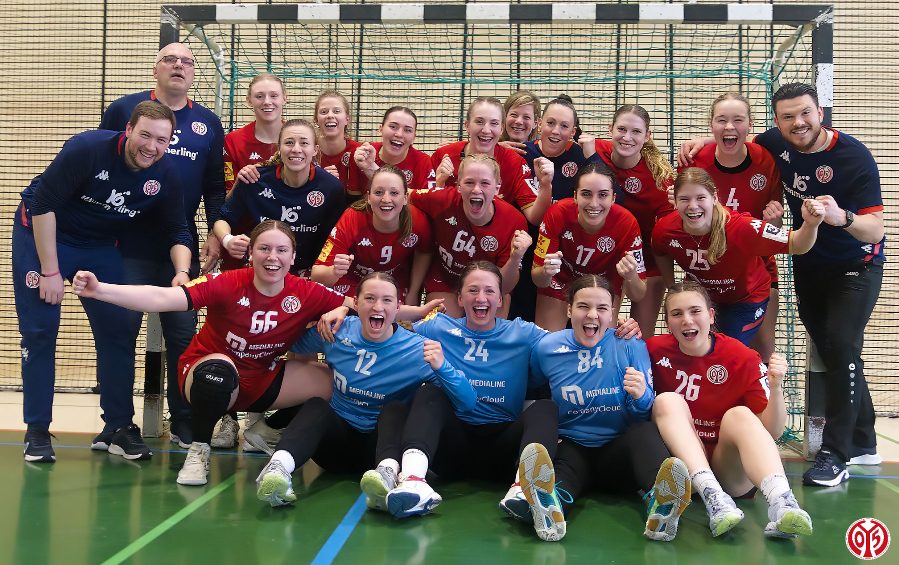 Jubelbild_16-29-34_R5_07989_DSC-RX100M5A-topaz-faceai-denoiseraw-sharpen_AK_HB05